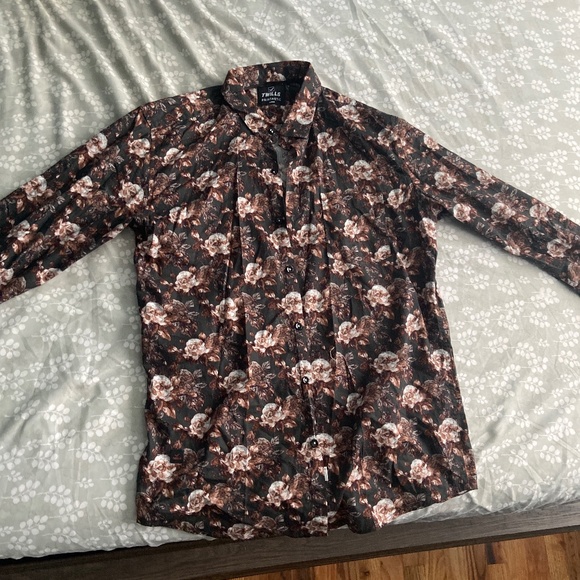 Floral red and white buttoned shirt - Picture 1 of 1